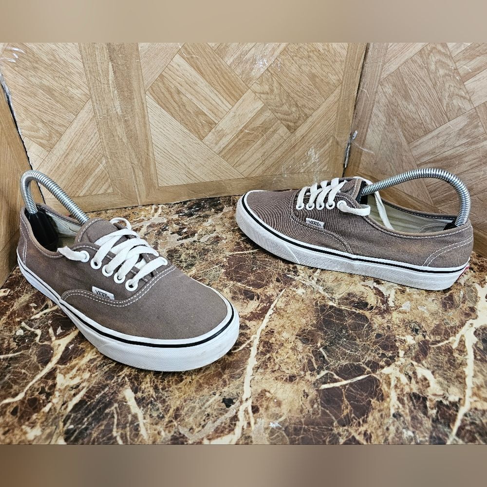 Vans women's Off The Wall skateboard low gray shoe size 8.5.  444